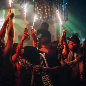 1 BOTTLES 5 WRISTBANDS REVEL- Thursday